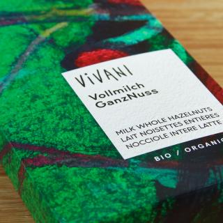 Schokolade Vollmilch ganze Nüsse