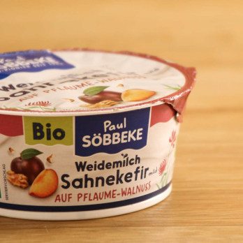 Sahnekefir auf Pflaume-Walnuss 150 g